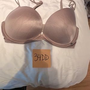 Gently used Full coverage bra 34DD Exactly as pictured. Bundle and save ❤️